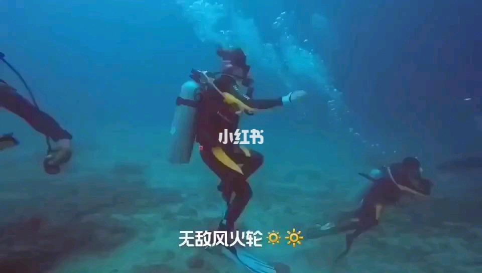 救援活泼小男孩