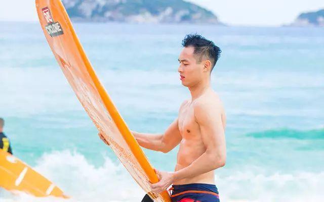 狗狗打了一针 两个月大 不爱喝水 眼泪多吃东西不活泼嗜睡金毛犬游戏画面